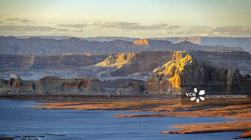 亚利桑那州佩奇，格伦峡谷国家休闲区，波威普湾和码头的黄昏图片素材