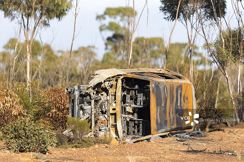 烧毁的汽车图片素材