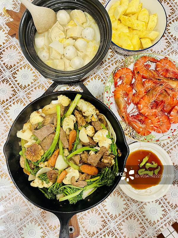 高角度视图的餐桌美食，圣克莱尔，新南威尔士，澳大利亚图片素材