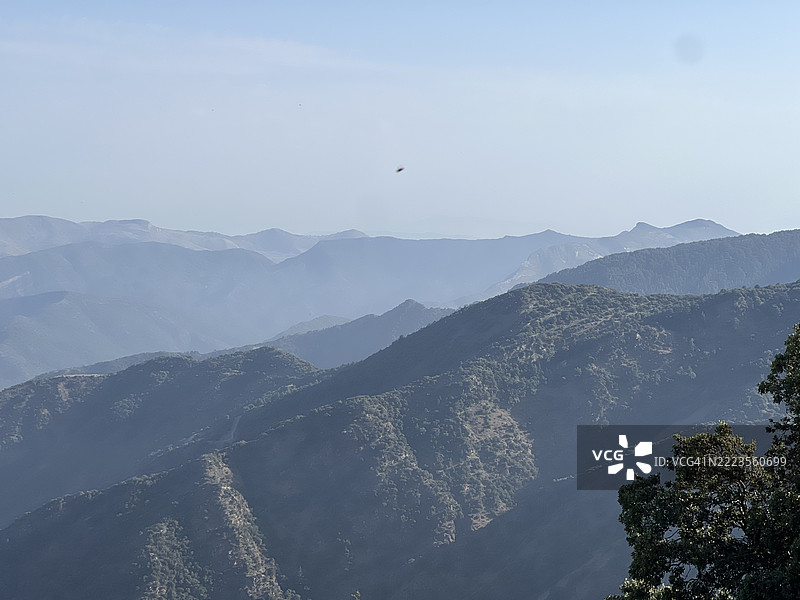 阿尔及利亚布利达省的奇雷山脉与天空的美丽景色图片素材