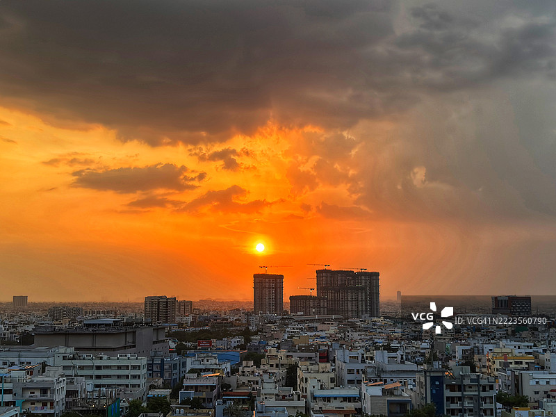 印度日落时分高角度俯瞰建筑物与天空的景色图片素材