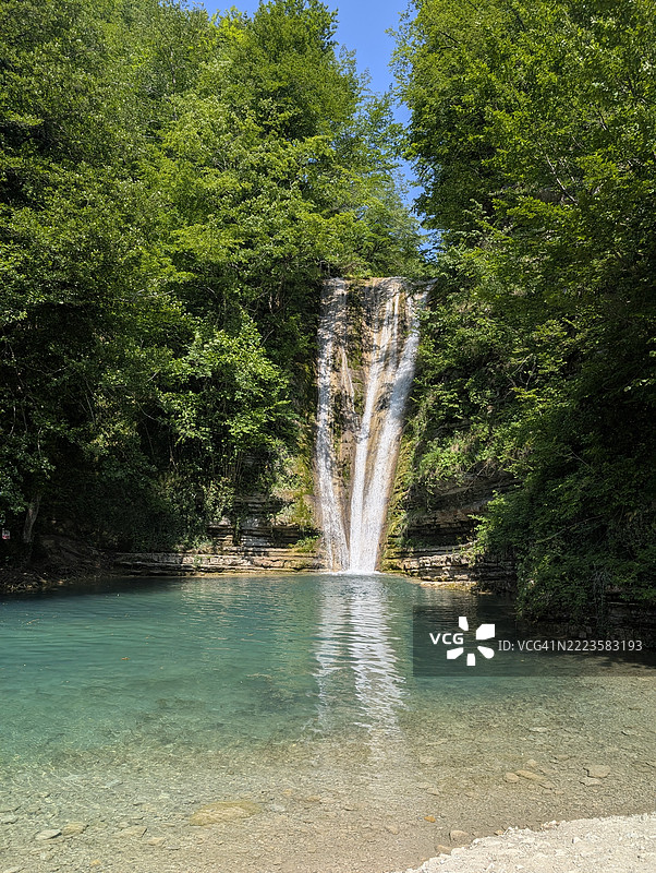 土耳其锡诺普森林中的瀑布美景图片素材