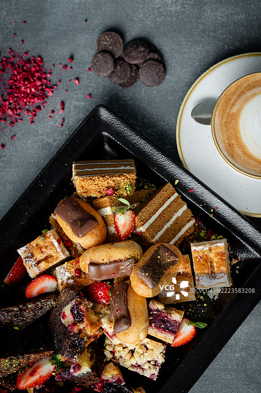 高角度视图的餐桌美食图片素材