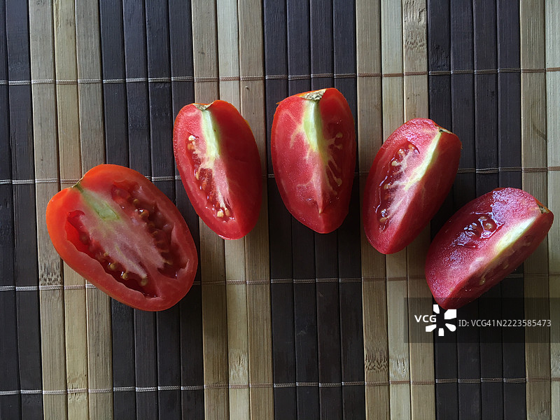 切好的番茄楔图片素材