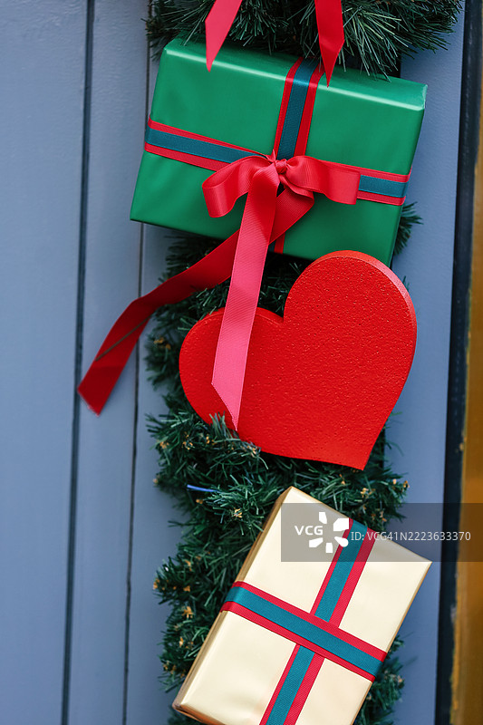 全景新年礼品盒用圣诞手工纸包装图片素材