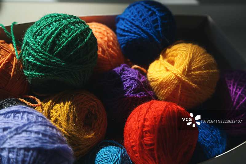 全景生动的多彩毛线球图片素材