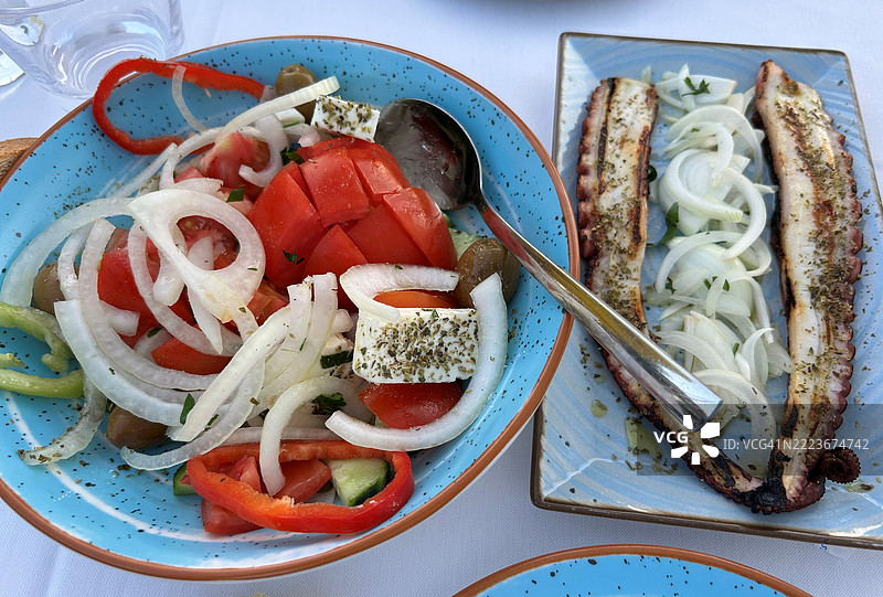 希腊沙拉和章鱼图片素材