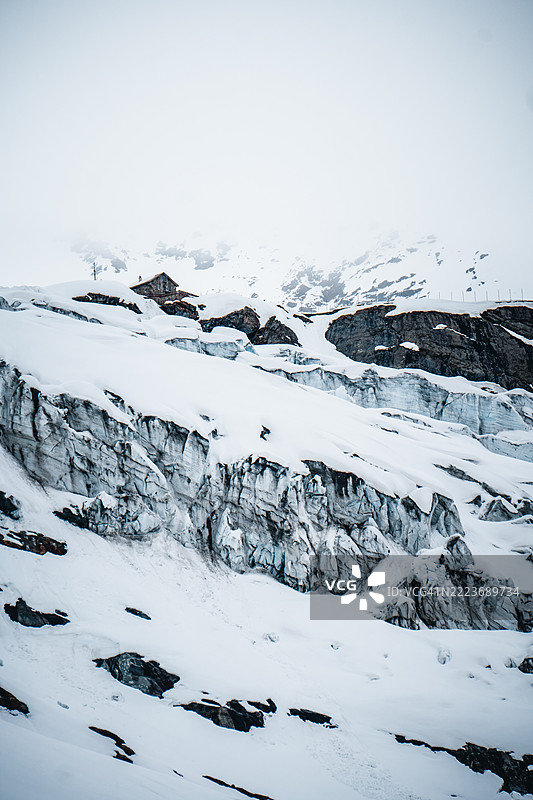有裂缝的冰川山脉，萨斯费图片素材