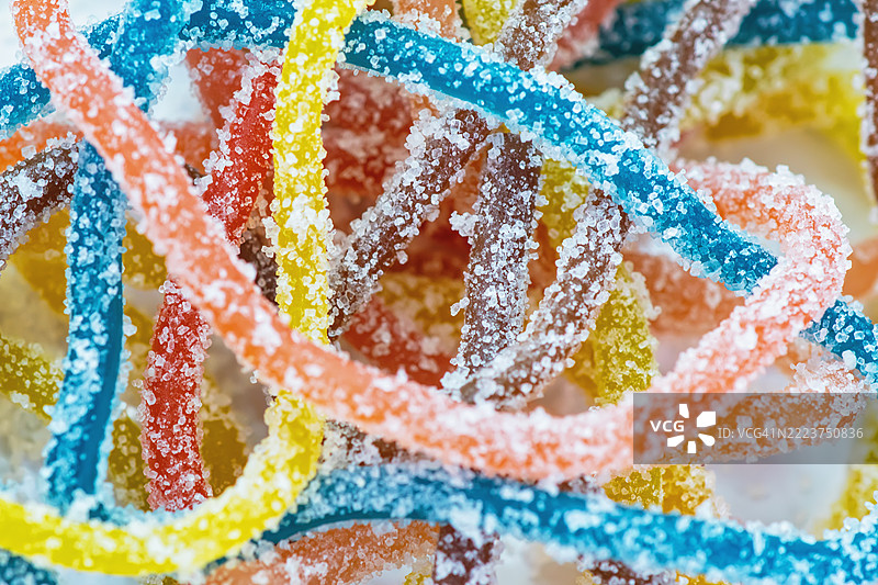 五彩缤纷的糖果条裹满糖霜 - 特写镜头图片素材