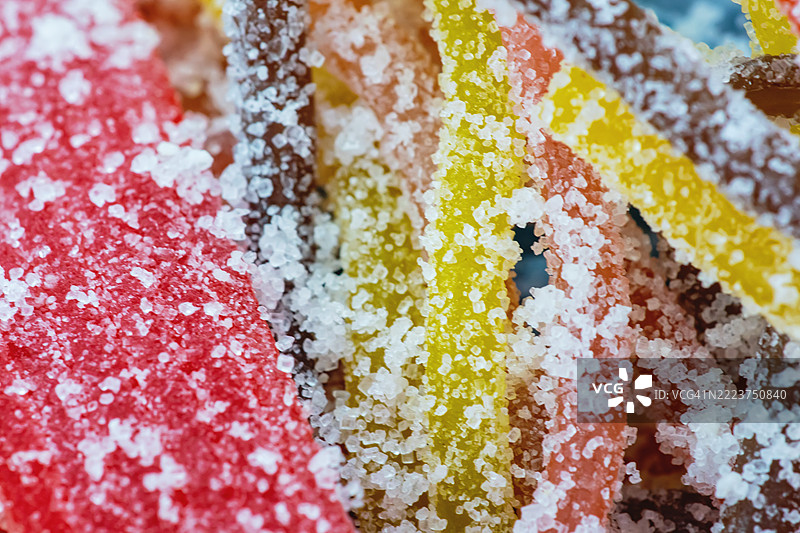 五彩缤纷的糖果条裹满糖霜 - 特写镜头图片素材