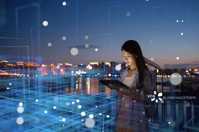 亚洲女性使用人工智能图片素材