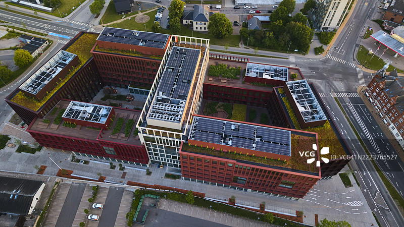 新型木材建筑的无人机视角图片素材