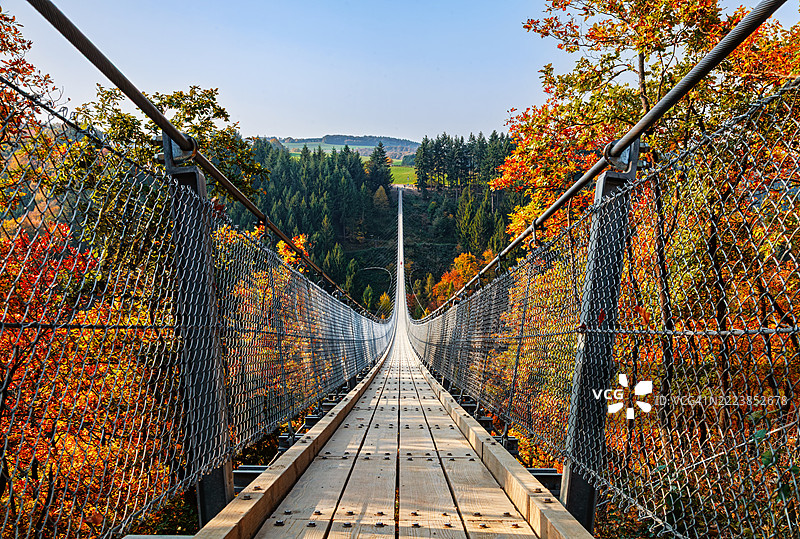 德国莫斯多夫附近的盖尔拉伊悬索桥（Hangeseilbrucke Geierlay）图片素材