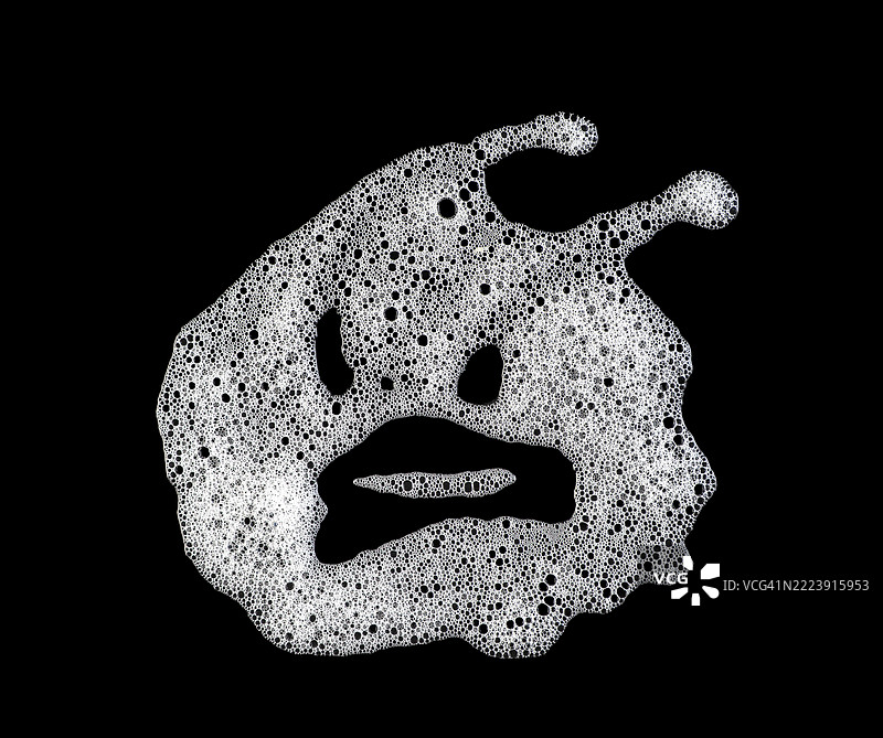 黑色背景上泡沫和肥皂泡形成一个愤怒的人脸。图片素材