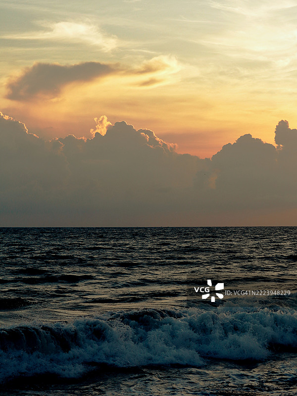 印度喀拉拉邦日落时分海洋与天空的美丽景色图片素材