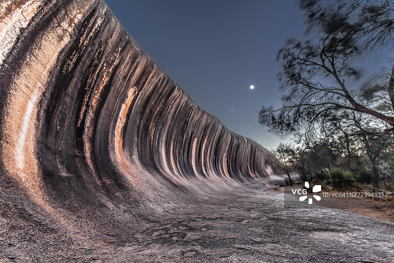 西澳大利亚夜空下的风景如画的景观图片素材