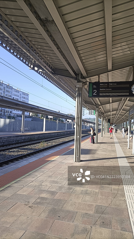 西班牙圣地亚哥-德孔波斯特拉火车站月台图片素材