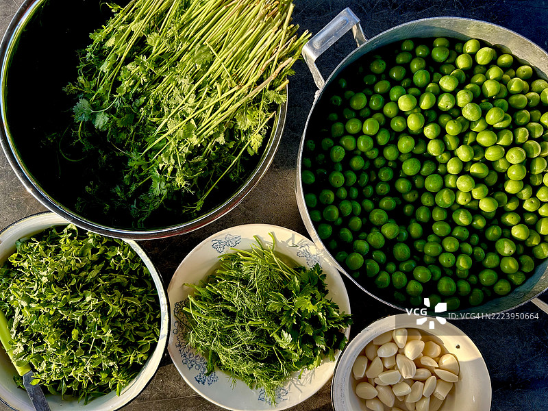 高角度视图的容器中的蔬菜，帕塔尔泽乌利，格鲁吉亚第比利斯图片素材