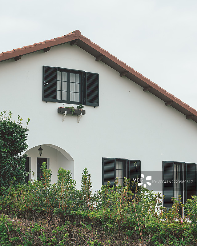 低角度视图的建筑与天空，亚速尔群岛，葡萄牙图片素材