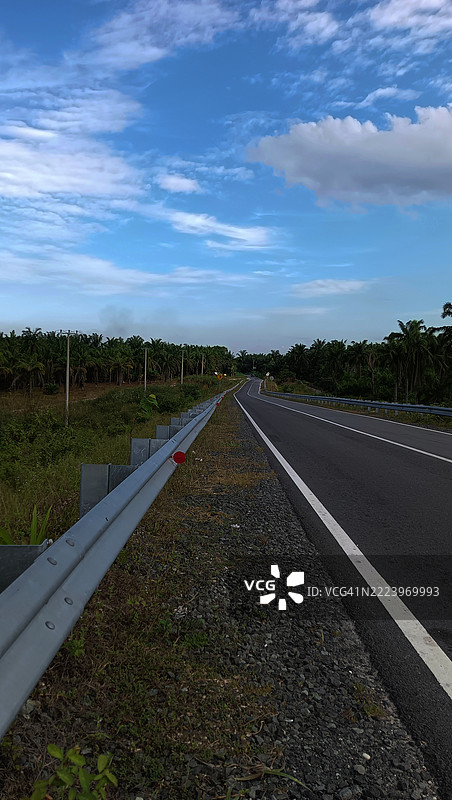 印度一条美丽而整洁的道路图片素材