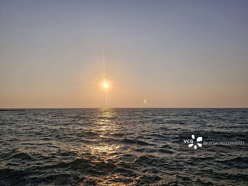 土耳其哈塔伊日落时分海洋与天空的美丽景色图片素材