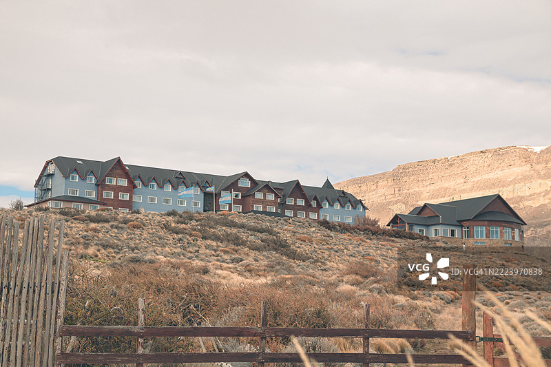 阿根廷圣克鲁斯省卡拉法特的房屋与天空的景观图片素材