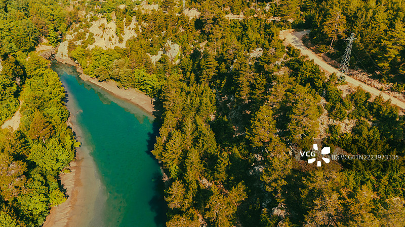 海边树木的高角度视图，土耳其阿达纳图片素材