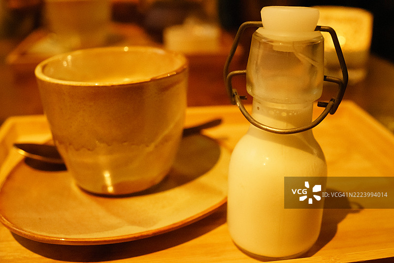 桌子上的饮料特写，鲁汶，弗拉芒大区，比利时图片素材