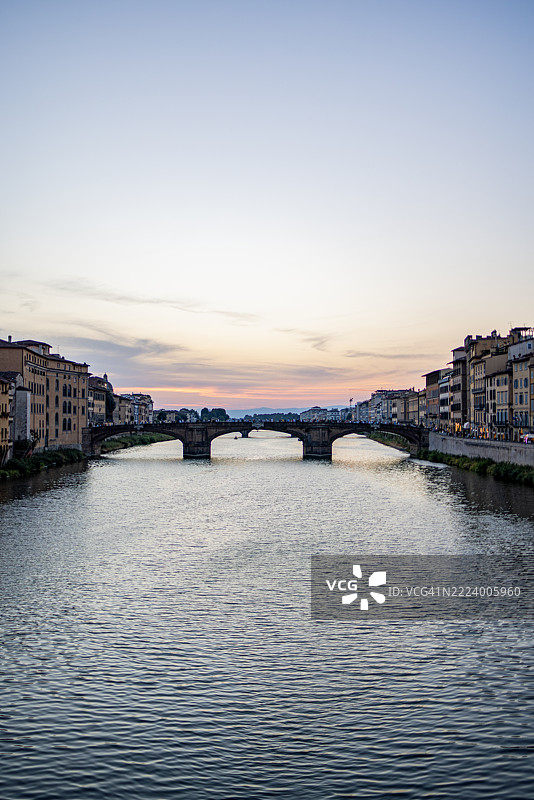 日落时分佛罗伦萨托斯卡纳意大利海滨建筑的景观图片素材