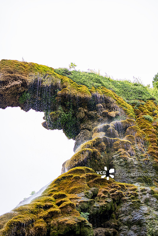意大利艾米利亚-罗马涅的拉班特洞穴瀑布图片素材