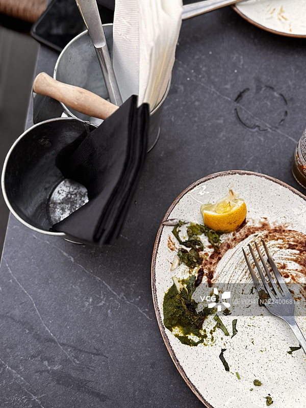 高角度视图的餐盘美食，位于西班牙阿利坎特的托雷维耶哈图片素材