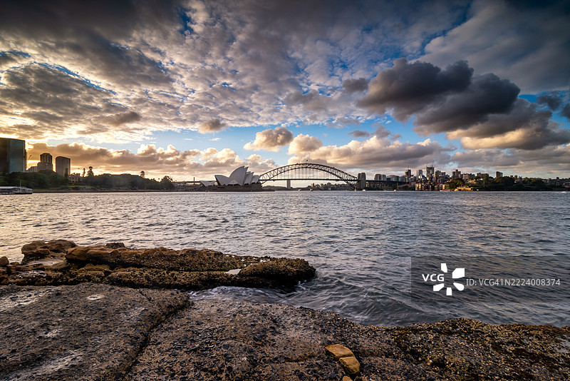 日落时分，悉尼，新南威尔士，澳大利亚，海洋与天空的美丽景色图片素材