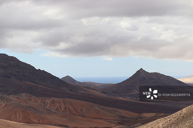 西班牙加那利群岛的山脉与天空的美丽景色图片素材