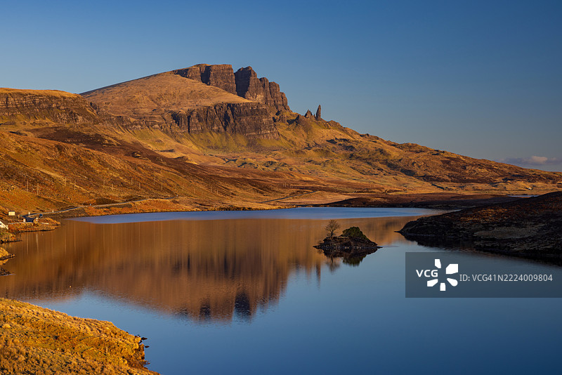 斯凯岛的法达湖和斯托尔老人的岩石，英国图片素材