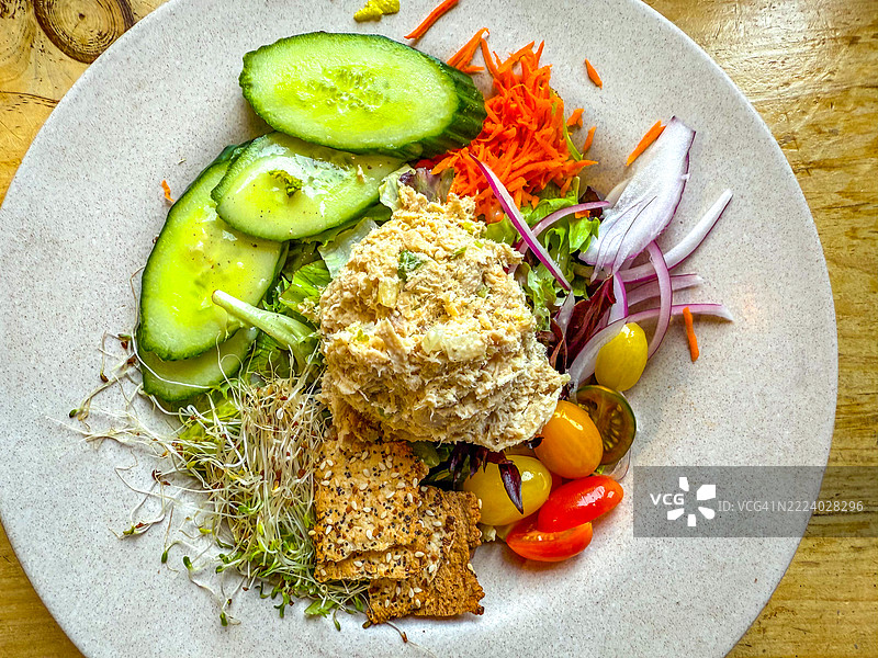 金枪鱼沙拉拼盘图片素材