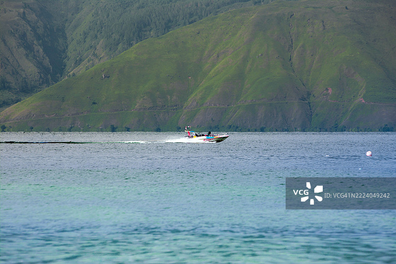 印度尼西亚北苏门答腊省多巴湖水上运动图片素材