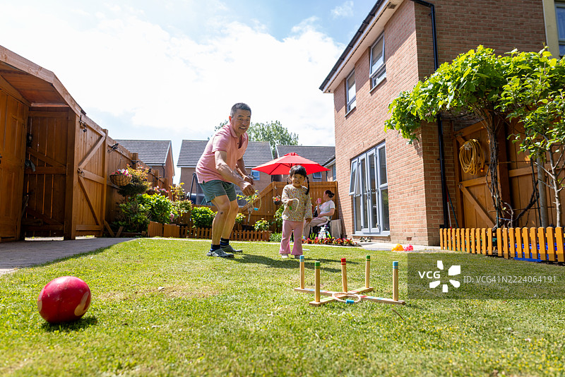 学习玩套圈游戏图片素材