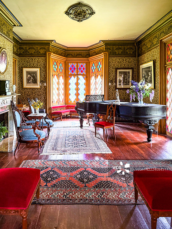 伍德斯托克的罗塞兰别墅内的宽敞房间及家具图片素材