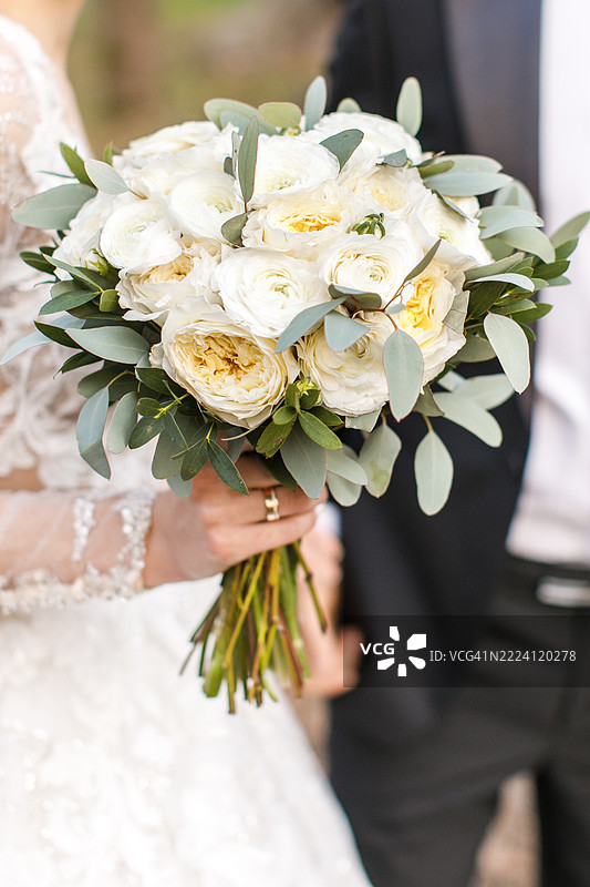新娘婚礼花束中优雅的丽姿花排列。图片素材