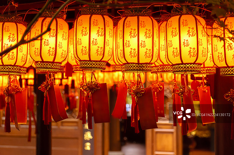 寺庙里的红色中国灯笼图片素材