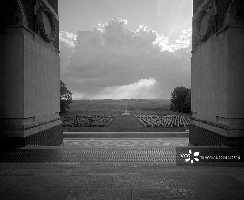 索姆失踪者的蒂埃普瓦尔纪念碑黑白视图图片素材