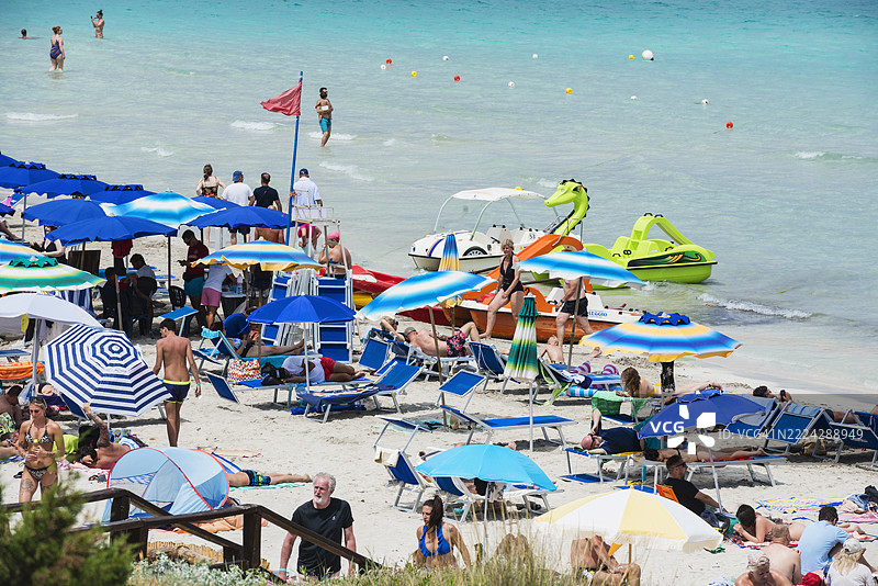 撒丁岛拉佩洛萨海滩的海滩生活图片素材