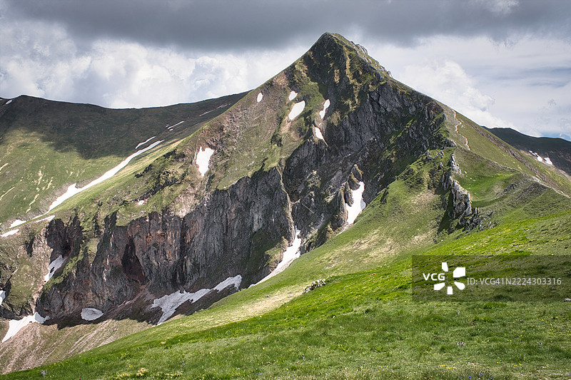 西比利尼国家公园 - 比佐贝罗 - 蒙特福尔蒂诺，费尔莫，蒙特福尔蒂诺，马尔凯，意大利图片素材
