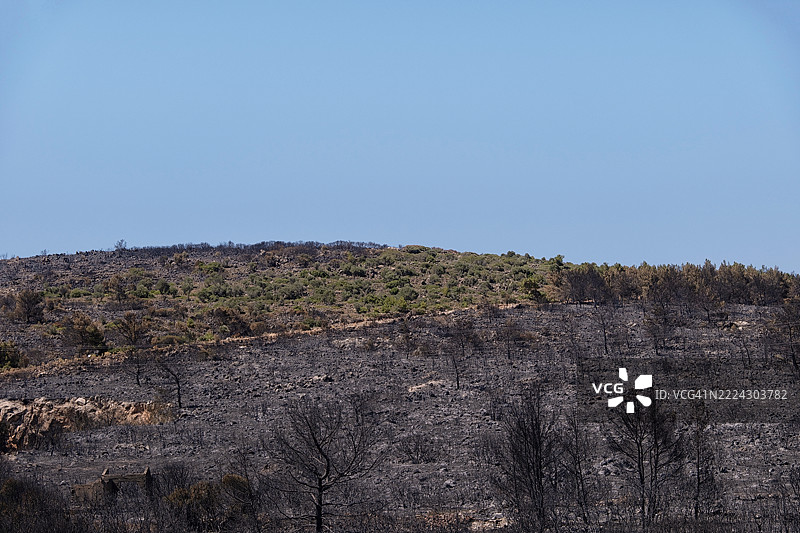 切什梅附近烧毁与未烧毁土地的戏剧性景观。图片素材