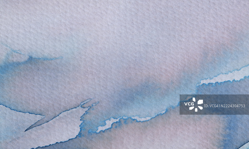 柔和的蓝色和粉色调的水彩混合，展现出宁静的氛围图片素材