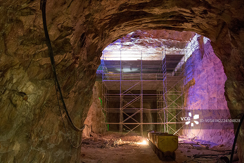 波兰盐矿中的巨大洞穴图片素材
