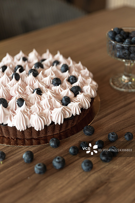 高角度视图的杯子蛋糕在桌子上，波兰图片素材