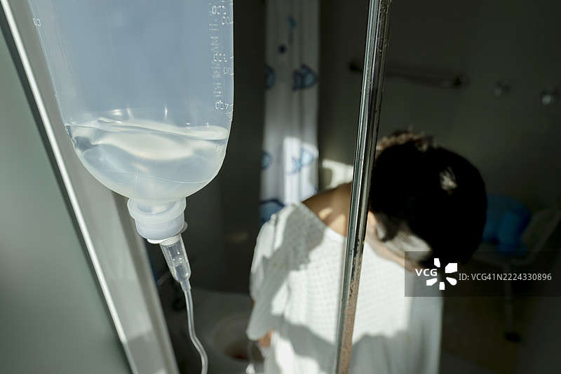 住院产后恢复的女性图片素材