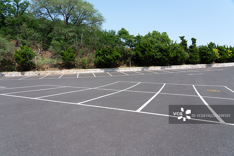 空荡荡的停车场图片素材