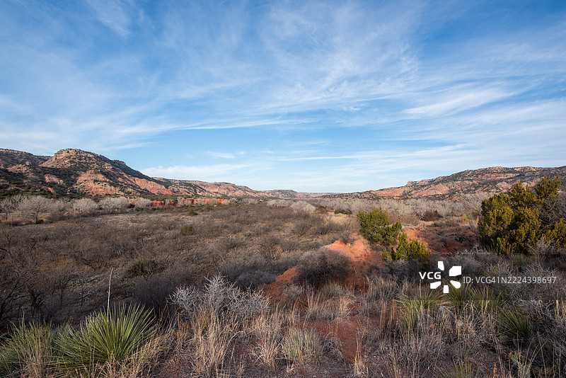 全彩宽幅风景图，展示了在西部旅行时探索帕洛杜罗峡谷时的壮丽峡谷和沙漠景色。图片素材